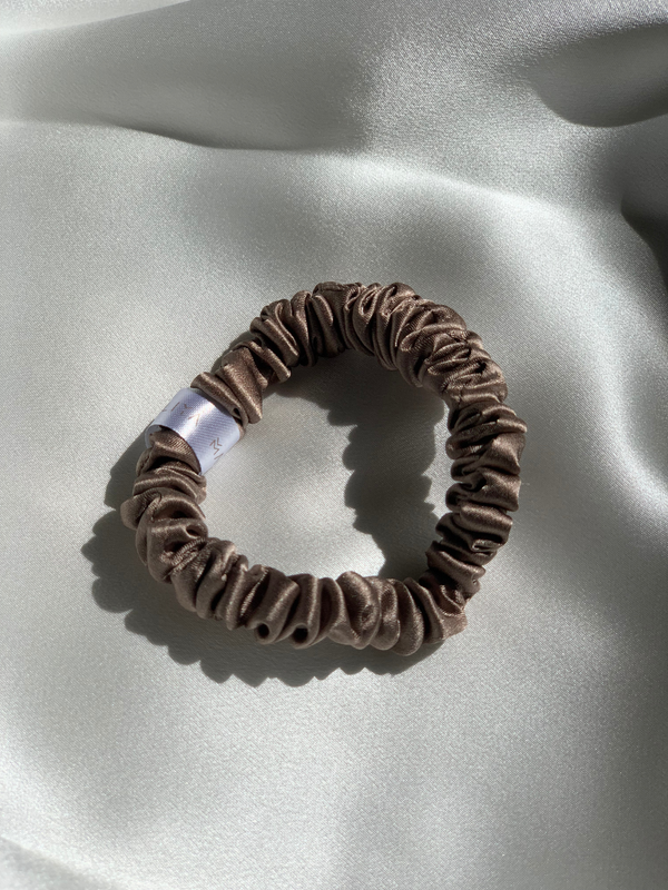 Small 100% Silk Scrunchie - Latte