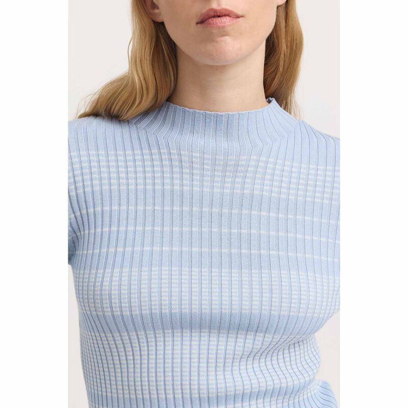 Gradient stripe funnel- dove