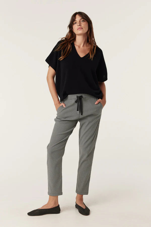Zoe jogger- mono chevron