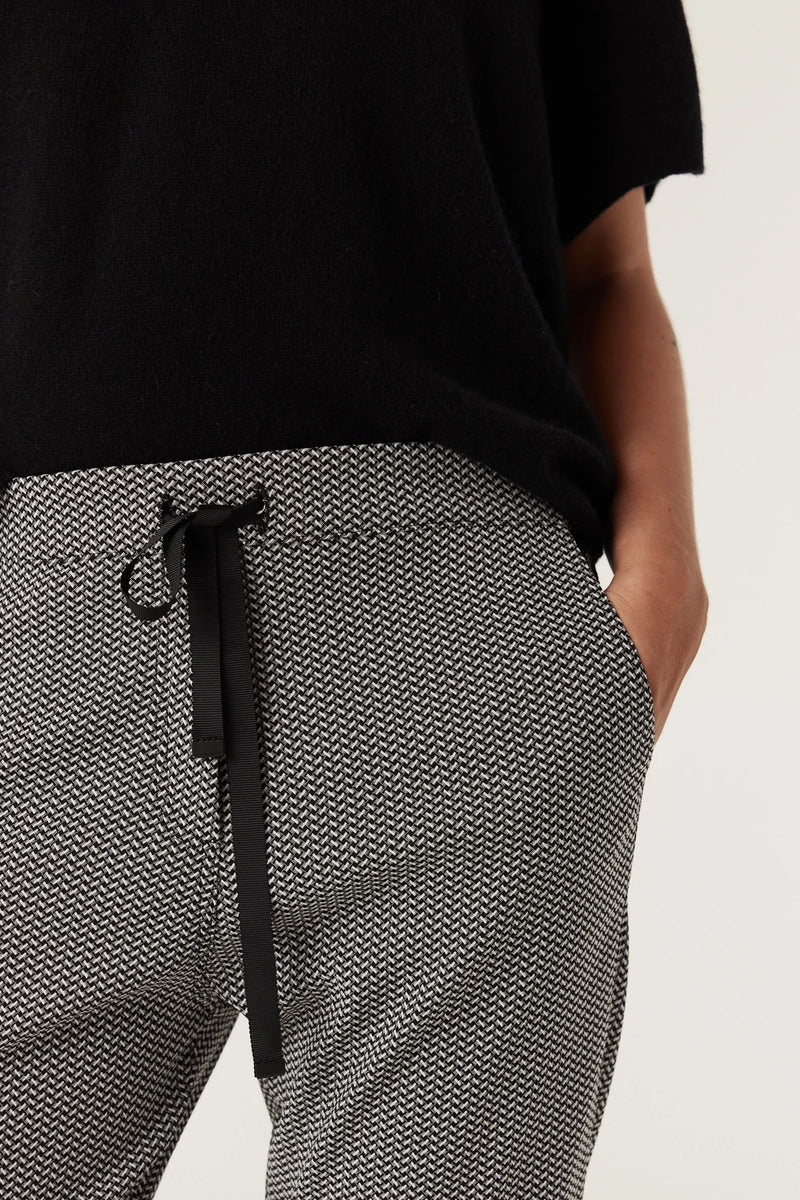 Zoe jogger- mono chevron