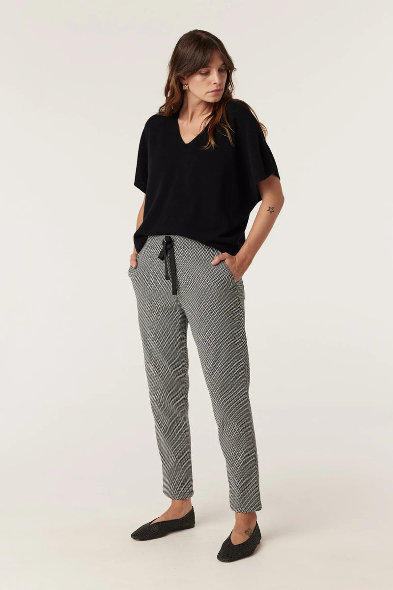 Zoe jogger- mono chevron