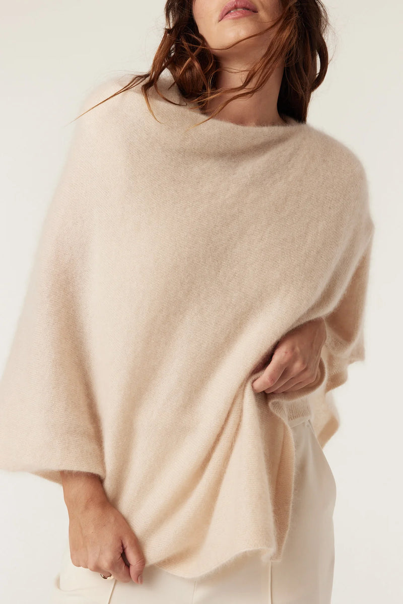 Brushed pure cashmere poncho-fawn
