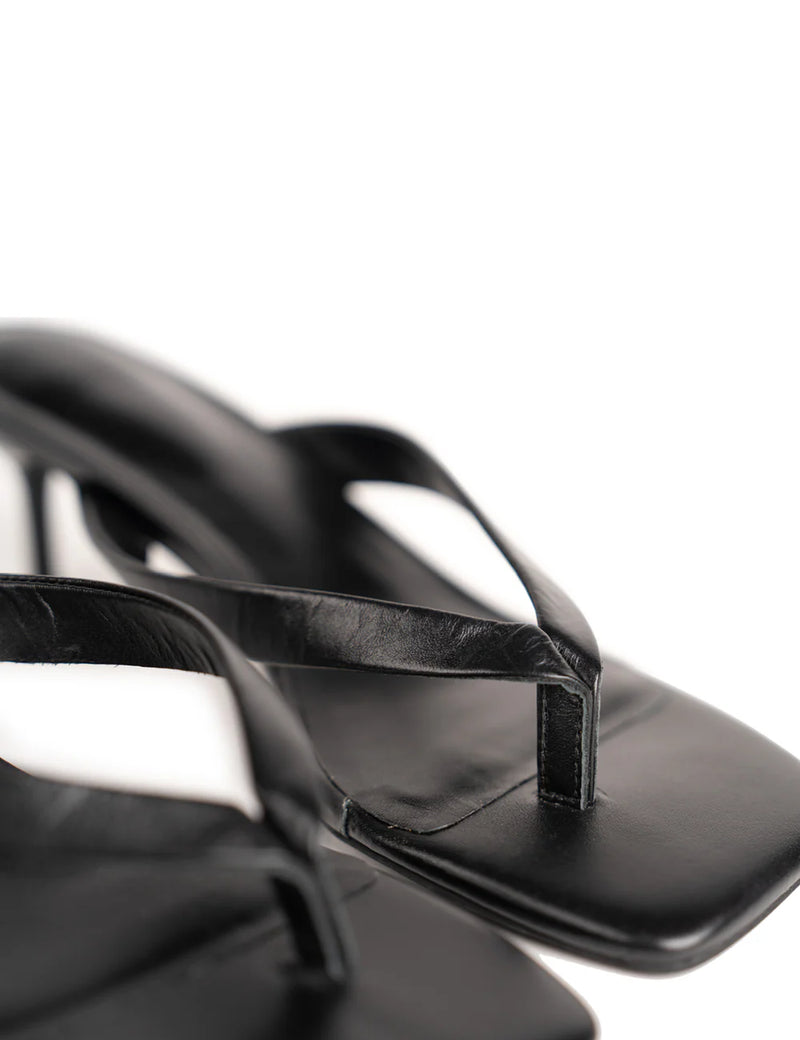 Thong heel- black
