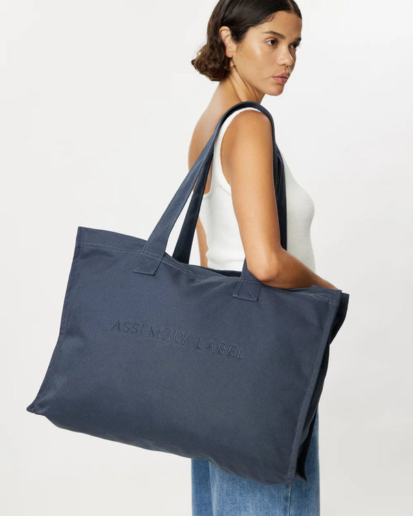 Dune embroidered logo tote- navy