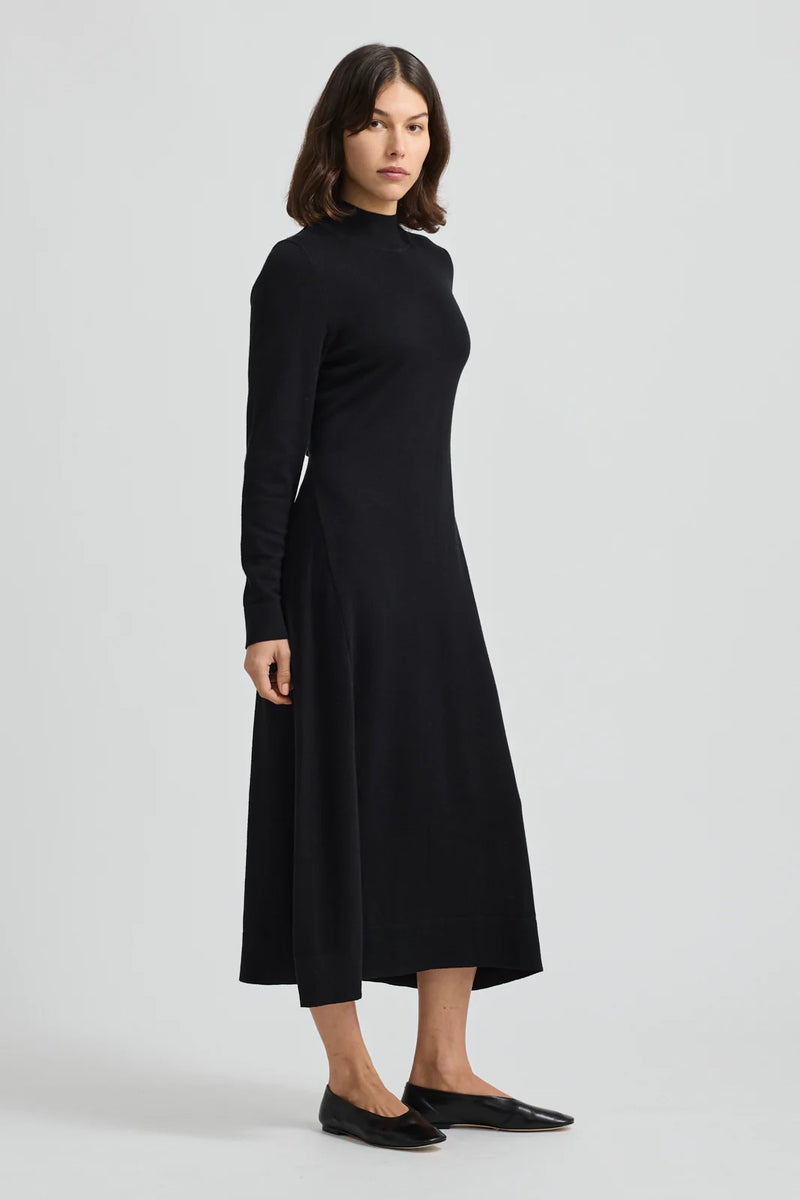 Fine Funnel Neck Dress- Blk