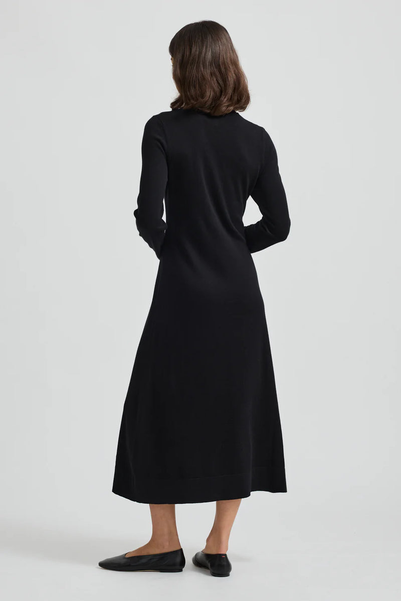 Fine Funnel Neck Dress- Blk