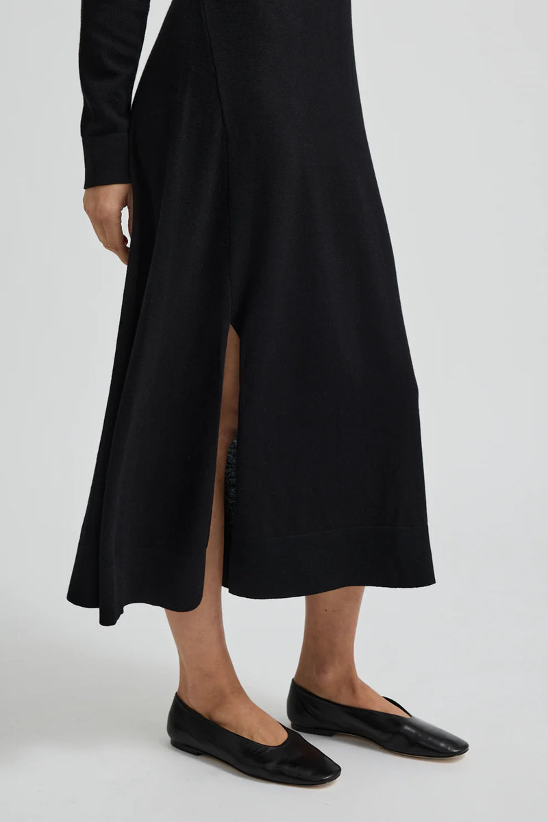 Fine Funnel Neck Dress- Blk